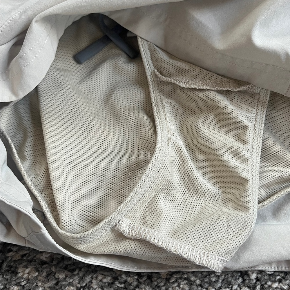 Varley Kallin Running Shorts w/ Drawstring XS - Picture 4 of 10